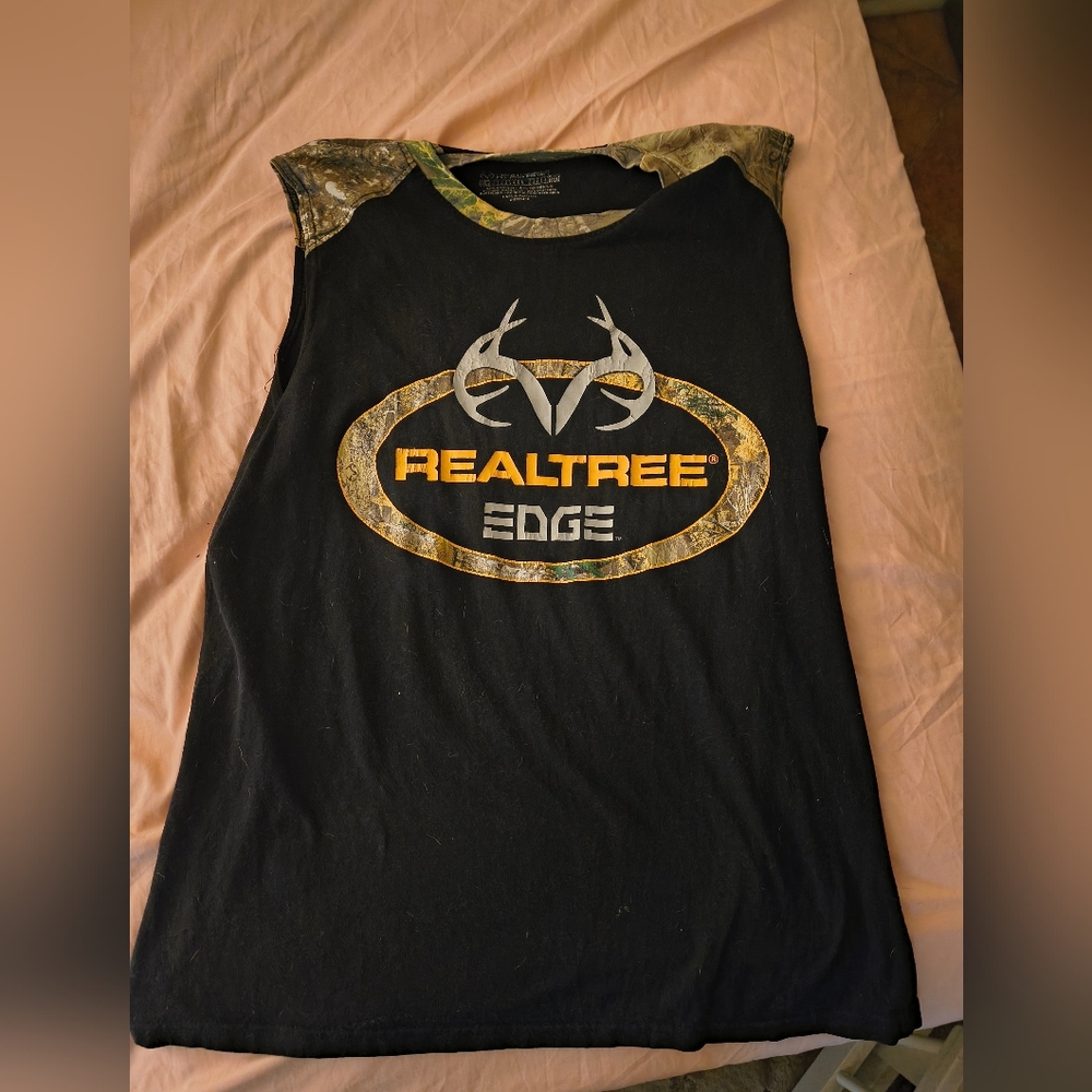 3/20$*Realtree sleeveless Top Size Medium